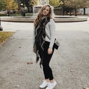 Meet your Posher, Angela